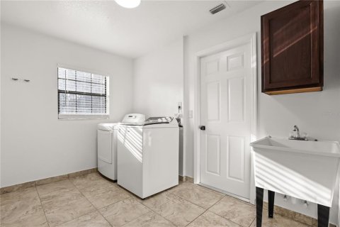 Villa ou maison à vendre à Deltona, Floride: 3 chambres, 174.93 m2 № 2391707 - photo 23