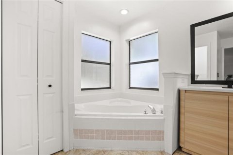 Villa ou maison à vendre à Deltona, Floride: 3 chambres, 174.93 m2 № 2391707 - photo 20