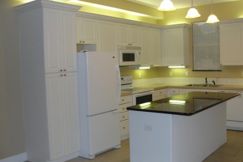 House in Kissimmee, Florida 3 bedrooms, 140.47 sq.m. № 2207105 - photo 12