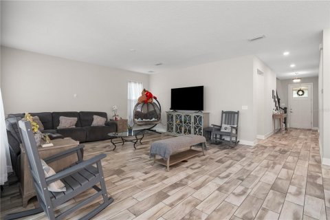 House in Lakeland, Florida 4 bedrooms, 280.56 sq.m. № 2286977 - photo 15