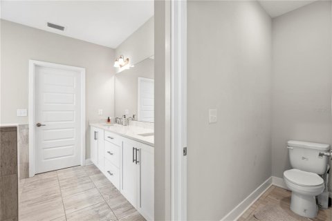 House in Lakeland, Florida 4 bedrooms, 280.56 sq.m. № 2286977 - photo 23