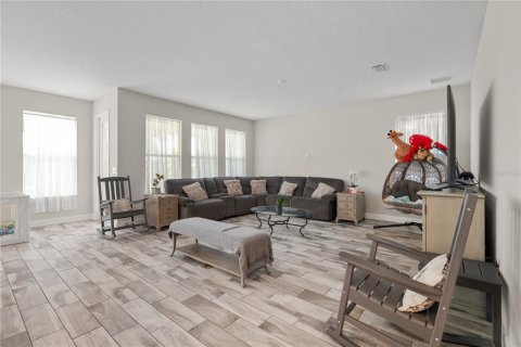 House in Lakeland, Florida 4 bedrooms, 280.56 sq.m. № 2286977 - photo 17