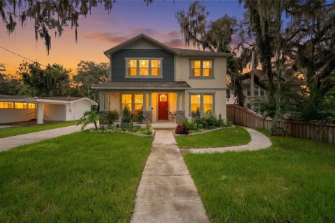 House in Lakeland, Florida 4 bedrooms, 280.56 sq.m. № 2286977