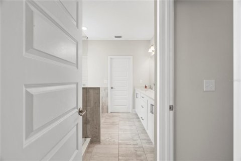 House in Lakeland, Florida 4 bedrooms, 280.56 sq.m. № 2286977 - photo 22