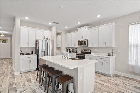 House in Lakeland, Florida 4 bedrooms, 280.56 sq.m. № 2286977 - photo 12
