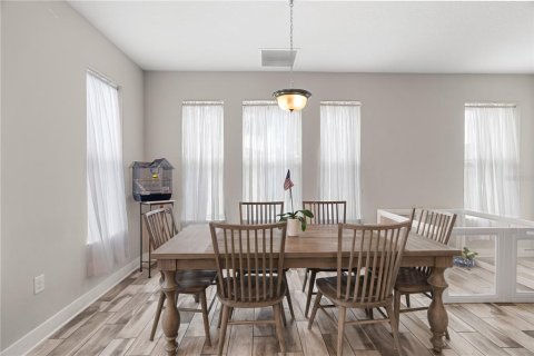House in Lakeland, Florida 4 bedrooms, 280.56 sq.m. № 2286977 - photo 13