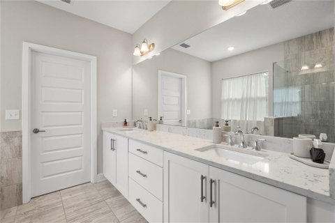 House in Lakeland, Florida 4 bedrooms, 280.56 sq.m. № 2286977 - photo 24