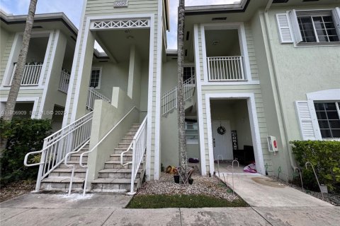 Condominio en alquiler en Homestead, Florida, 2 dormitorios, 97.36 m2 № 2034592 - foto 2