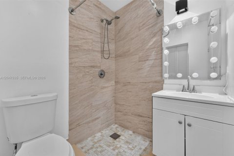 House in Miami, Florida 3 bedrooms, 119.66 sq.m. № 2168302 - photo 12