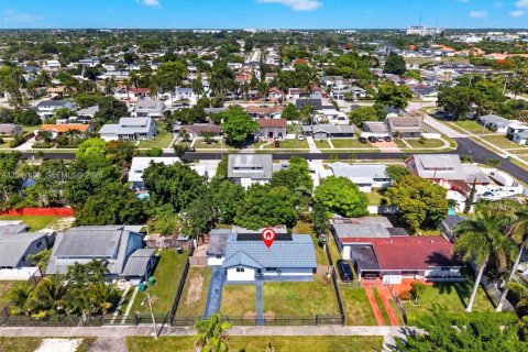 House in Miami, Florida 3 bedrooms, 119.66 sq.m. № 2168302 - photo 29