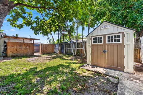 House in Miami, Florida 3 bedrooms, 119.66 sq.m. № 2168302 - photo 25