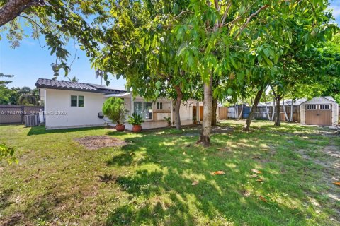 House in Miami, Florida 3 bedrooms, 119.66 sq.m. № 2168302 - photo 26