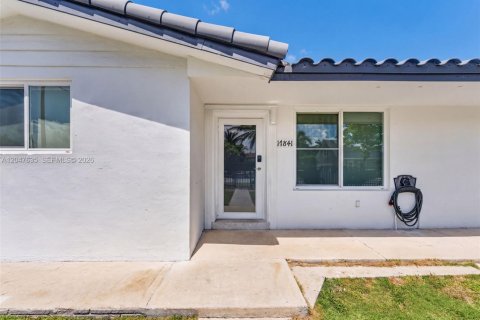 House in Miami, Florida 3 bedrooms, 119.66 sq.m. № 2168302 - photo 2