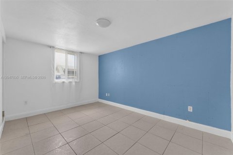 House in Miami, Florida 3 bedrooms, 119.66 sq.m. № 2168302 - photo 14