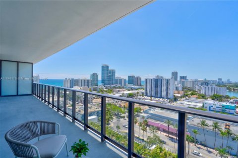 Condo in Miami Beach, Florida, 2 bedrooms  № 1857070 - photo 11