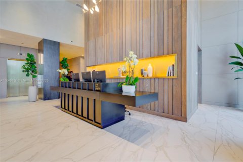Condo in Miami Beach, Florida, 2 bedrooms  № 1857070 - photo 13