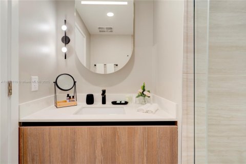 Condo in Miami Beach, Florida, 2 bedrooms  № 1857070 - photo 9