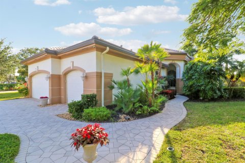 Villa ou maison à vendre à West Palm Beach, Floride: 4 chambres, 261.24 m2 № 2270439 - photo 2
