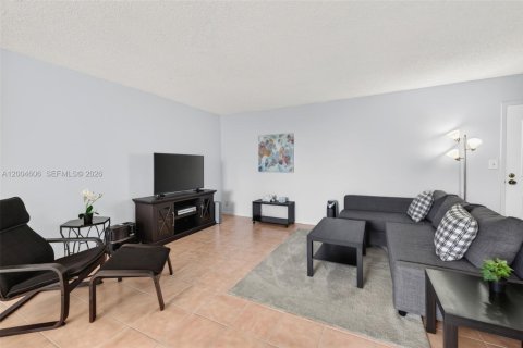Condo in Pompano Beach, Florida, 2 bedrooms  № 2068701 - photo 19