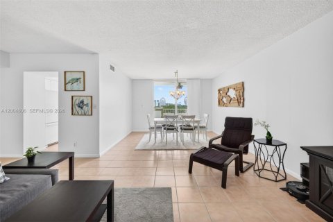 Condo in Pompano Beach, Florida, 2 bedrooms  № 2068701 - photo 15