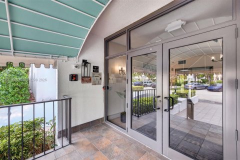 Condo in Pompano Beach, Florida, 2 bedrooms  № 2068701 - photo 6