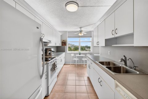 Condo in Pompano Beach, Florida, 2 bedrooms  № 2068701 - photo 29