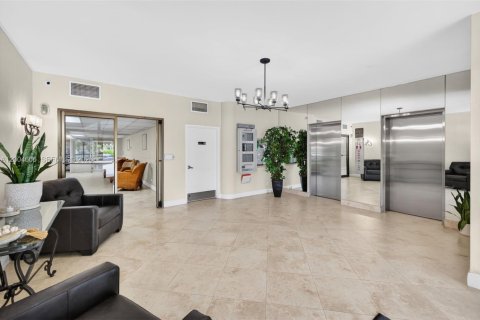 Condo in Pompano Beach, Florida, 2 bedrooms  № 2068701 - photo 7