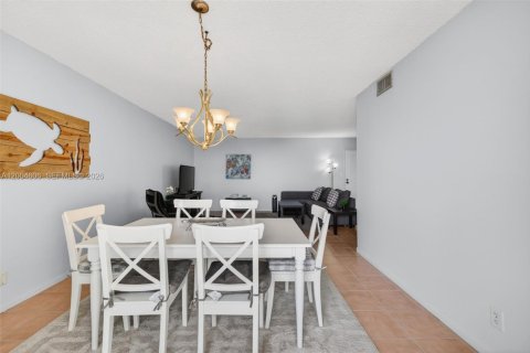 Condo in Pompano Beach, Florida, 2 bedrooms  № 2068701 - photo 28