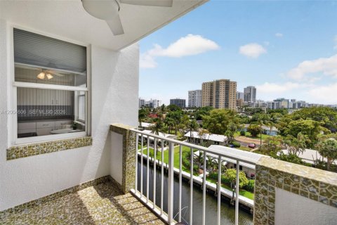 Condo in Pompano Beach, Florida, 2 bedrooms  № 2068701 - photo 27