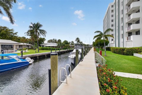 Condo in Pompano Beach, Florida, 2 bedrooms  № 2068701 - photo 3
