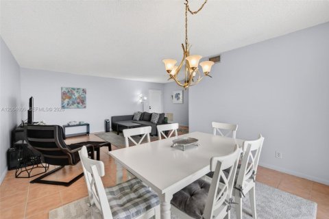 Condo in Pompano Beach, Florida, 2 bedrooms  № 2068701 - photo 17