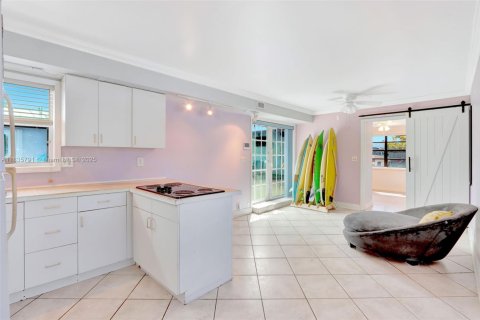 Casa en venta en Fort Lauderdale, Florida, 4 dormitorios, 204.29 m2 № 1820078 - foto 11