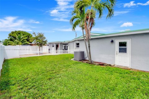 Casa en venta en Fort Lauderdale, Florida, 4 dormitorios, 204.29 m2 № 1820078 - foto 4