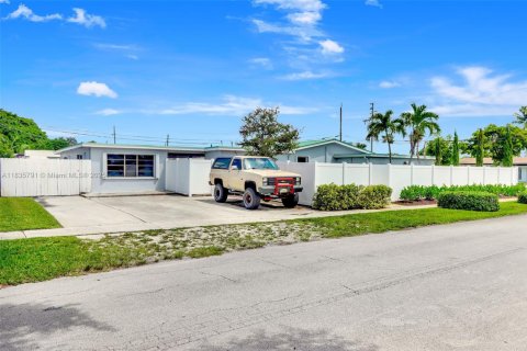Casa en venta en Fort Lauderdale, Florida, 4 dormitorios, 204.29 m2 № 1820078 - foto 18