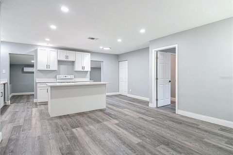 House in Tampa, Florida 2 bedrooms, 147.34 sq.m. № 1881077 - photo 7