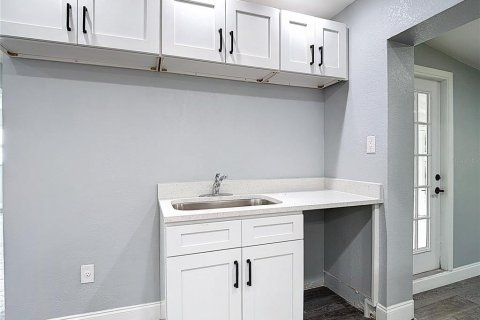 House in Tampa, Florida 2 bedrooms, 147.34 sq.m. № 1881077 - photo 14