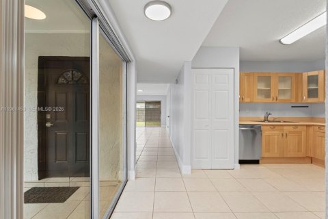 Villa ou maison à vendre à Dania Beach, Floride: 3 chambres, 120.96 m2 № 2023336 - photo 7