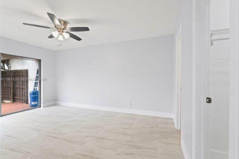 Villa ou maison à vendre à Dania Beach, Floride: 3 chambres, 120.96 m2 № 2023336 - photo 10