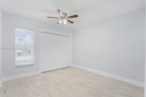 Villa ou maison à vendre à Dania Beach, Floride: 3 chambres, 120.96 m2 № 2023336 - photo 18