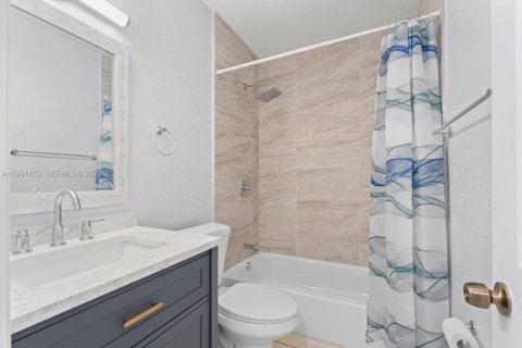 Villa ou maison à vendre à Dania Beach, Floride: 3 chambres, 120.96 m2 № 2023336 - photo 16