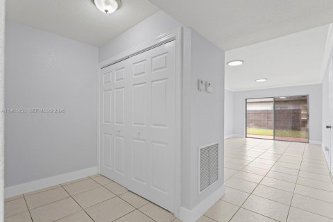 Villa ou maison à vendre à Dania Beach, Floride: 3 chambres, 120.96 m2 № 2023336 - photo 14