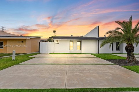 Villa ou maison à Dania Beach, Floride 3 chambres, 120.96 m2 № 2023336