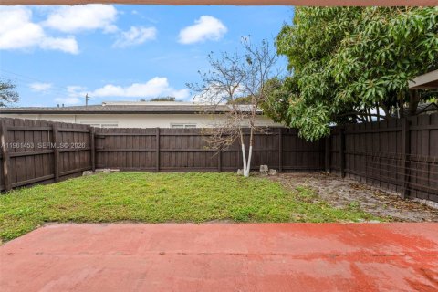 Villa ou maison à vendre à Dania Beach, Floride: 3 chambres, 120.96 m2 № 2023336 - photo 23