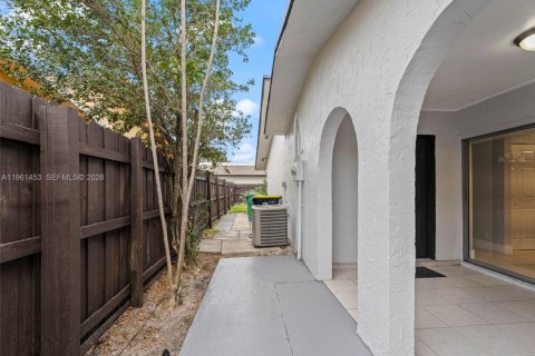 Villa ou maison à vendre à Dania Beach, Floride: 3 chambres, 120.96 m2 № 2023336 - photo 22