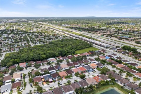 House in Miami, Florida 4 bedrooms, 154.87 sq.m. № 1807181 - photo 8