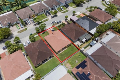 House in Miami, Florida 4 bedrooms, 154.87 sq.m. № 1807181 - photo 5