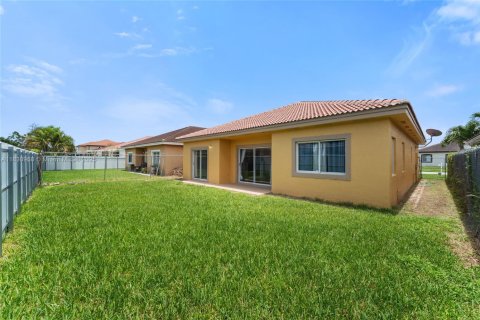 House in Miami, Florida 4 bedrooms, 154.87 sq.m. № 1807181 - photo 24