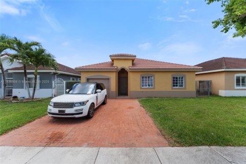 House in Miami, Florida 4 bedrooms, 154.87 sq.m. № 1807181 - photo 14
