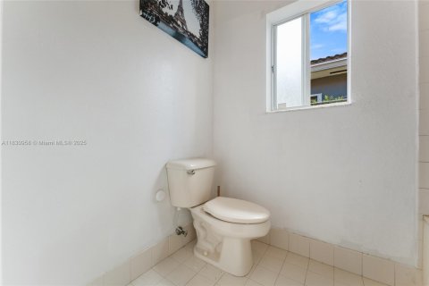 House in Miami, Florida 4 bedrooms, 154.87 sq.m. № 1807181 - photo 27