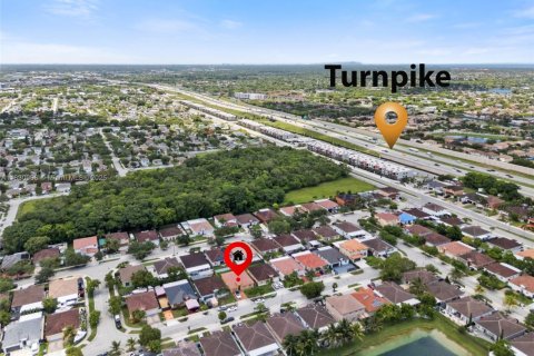 House in Miami, Florida 4 bedrooms, 154.87 sq.m. № 1807181 - photo 7